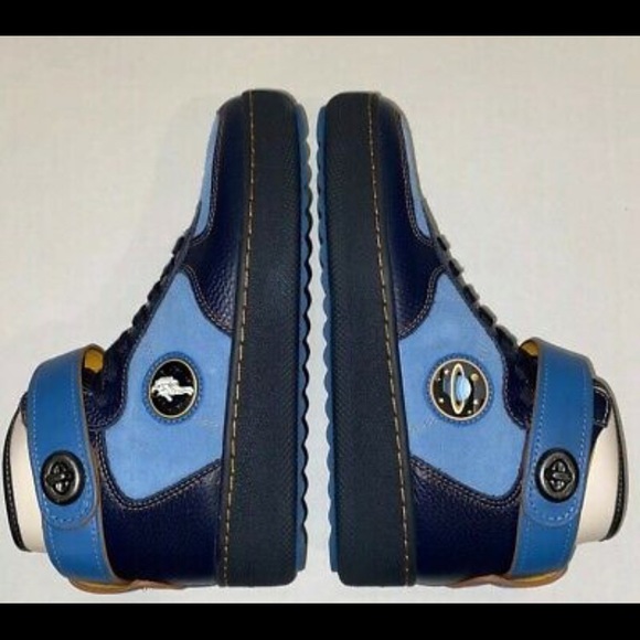 Coach - Picture 2 of 5